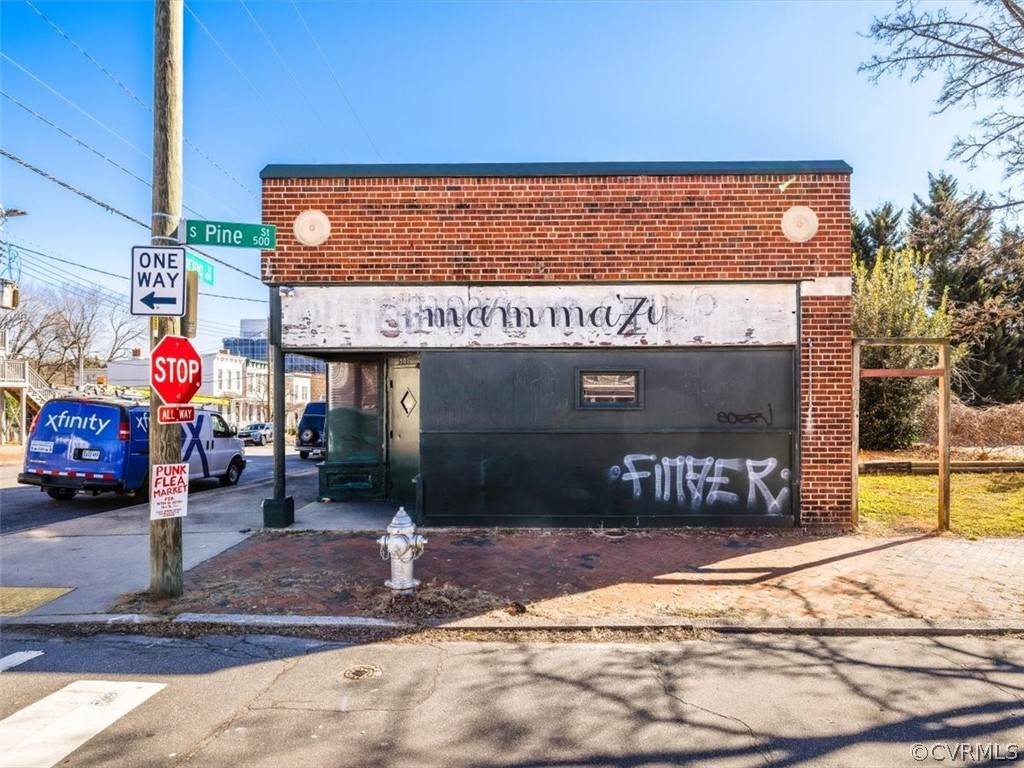 501 Pine Street - Photo 1