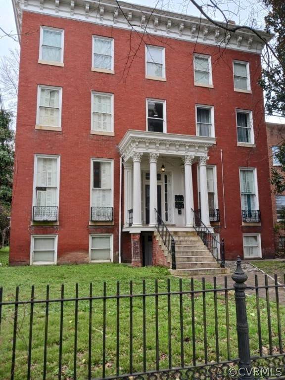 129 Sycamore Street - Photo 1