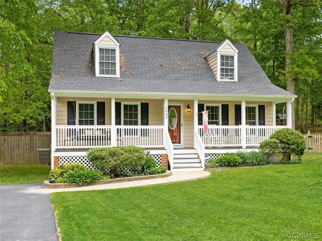 1942 Celia Crescent - Photo 1