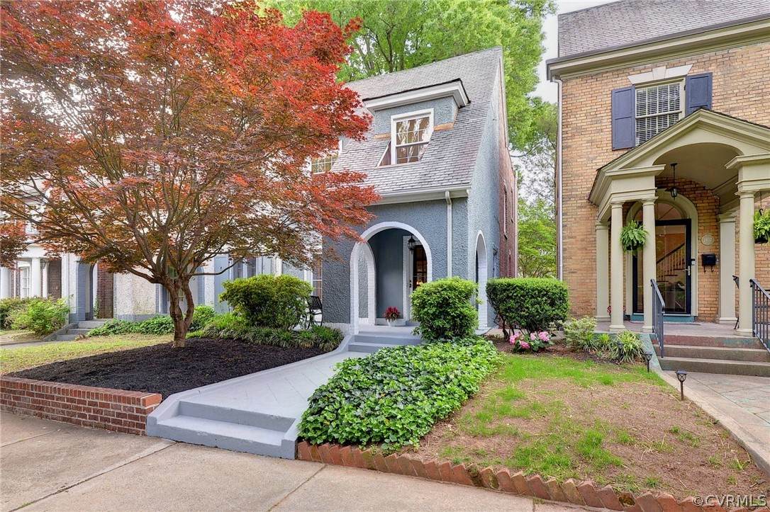 2415 Maplewood Avenue - Photo 1