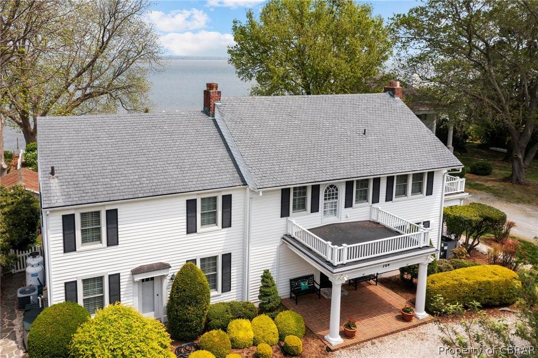 704 Water Lane - Photo 1