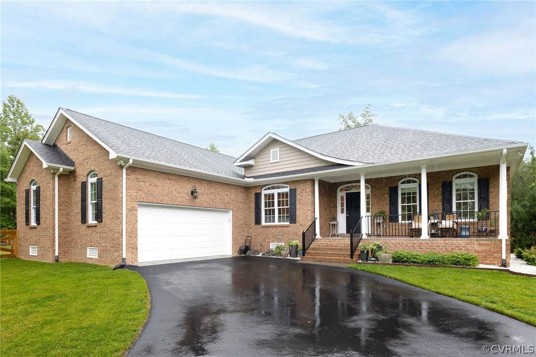 5700 Johnnies Way - Photo 1