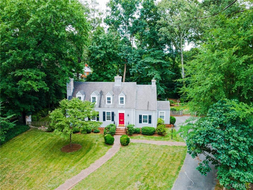 204 Sunset Drive - Photo 1