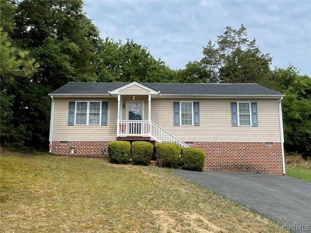 20404 Hickory Circle - Photo 1