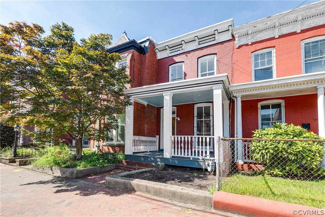 13 1/2 Leigh Street - Photo 1