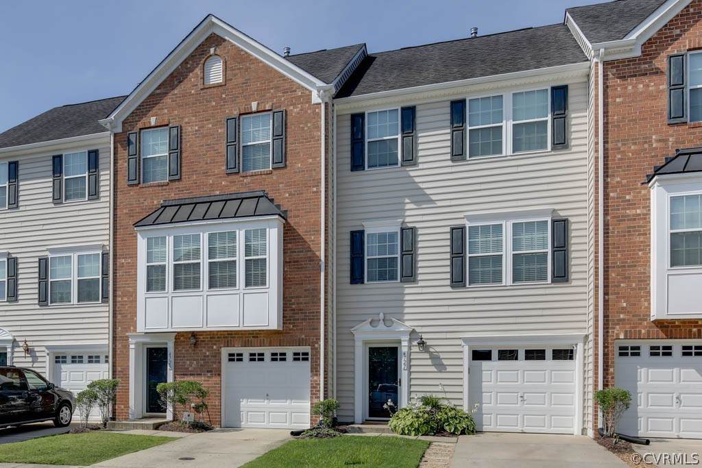 4723 Revolutionary Way - Photo 1