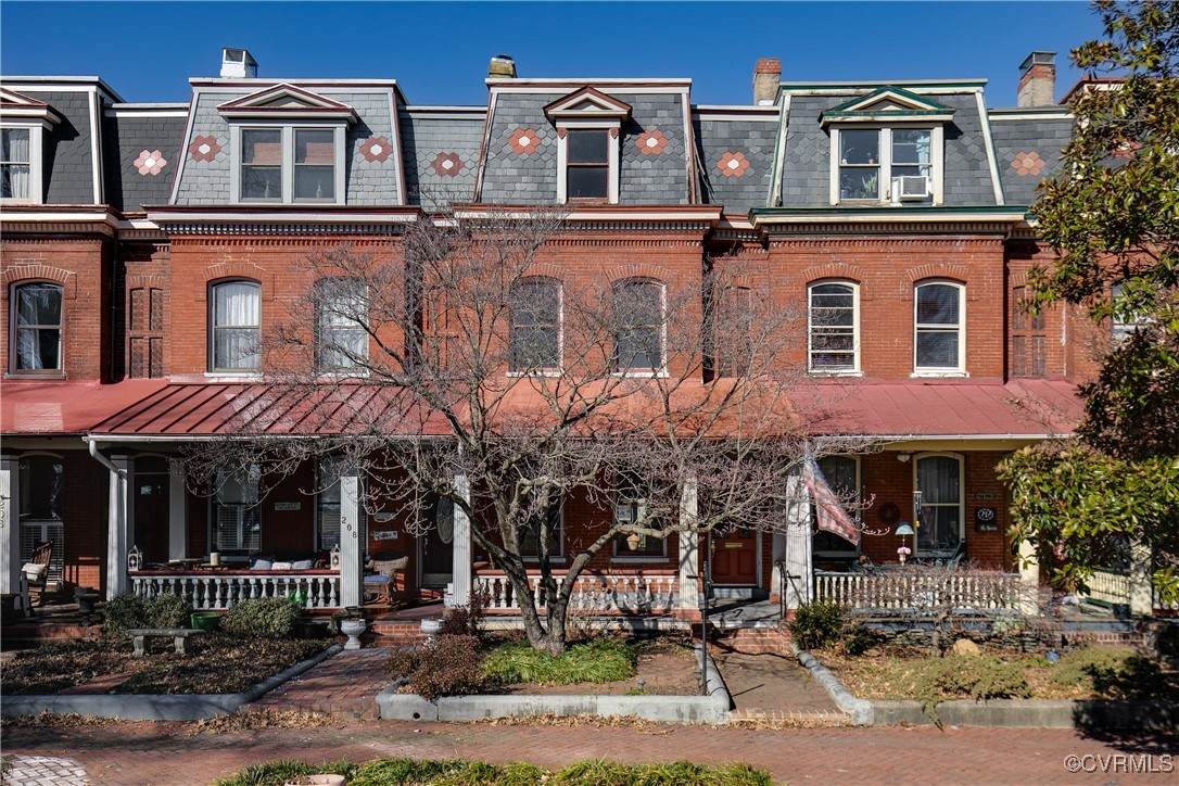 210 32nd Street - Photo 1