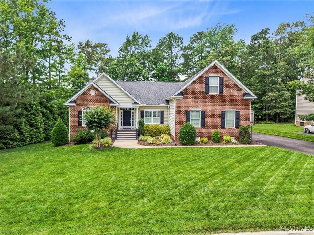 206 Twin Crest Drive - Photo 1