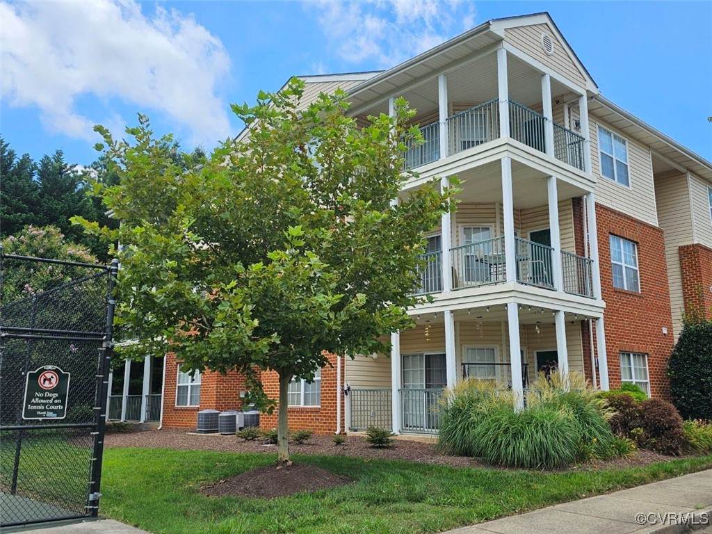 801 Brassie Lane - Photo 1