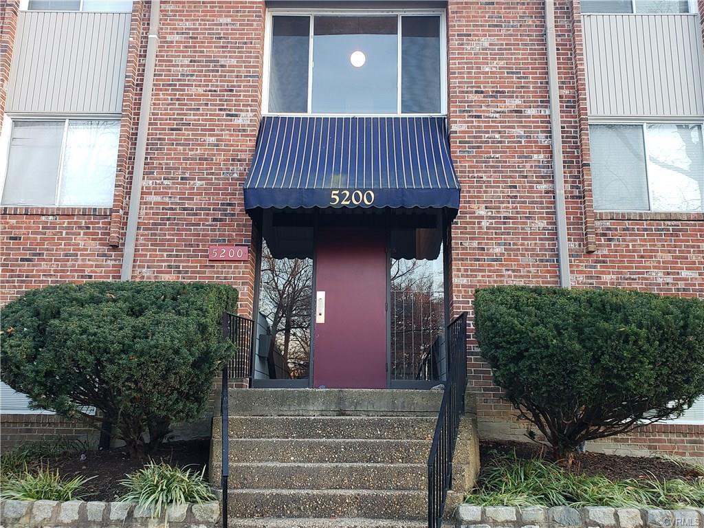 5200 Castlewood Road - Photo 1