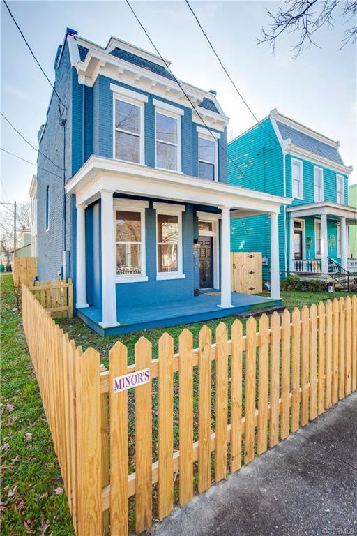1015 35th Street - Photo 1