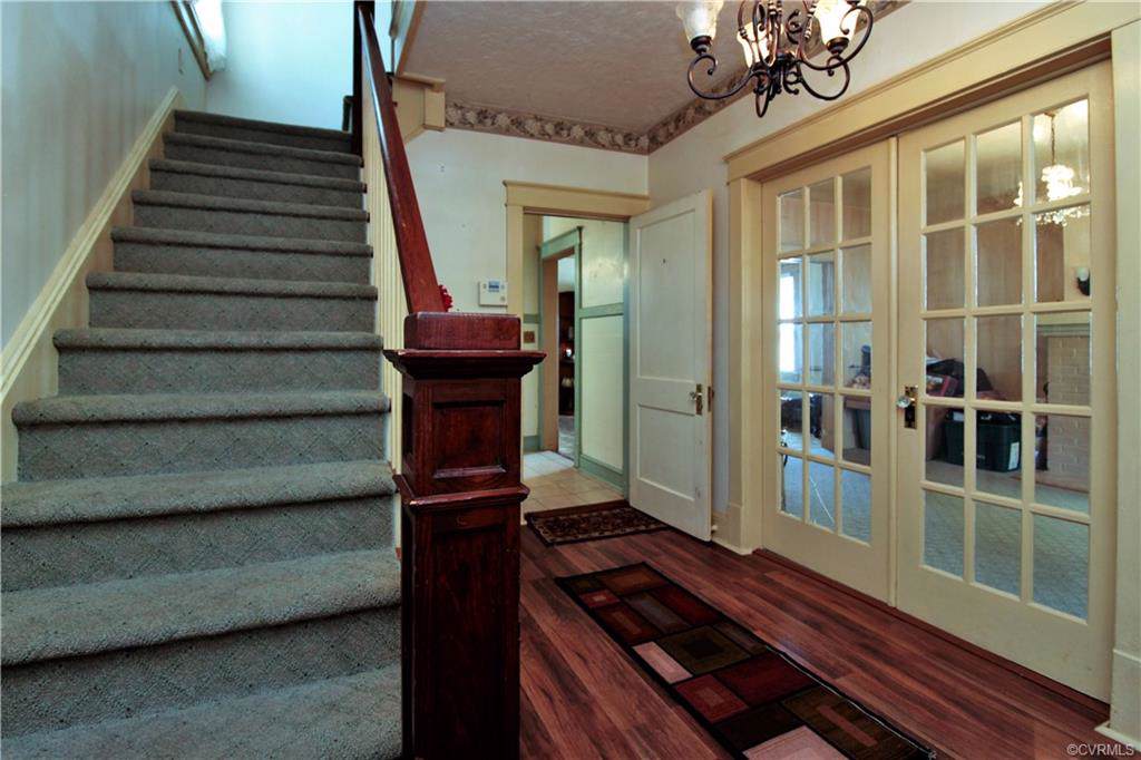 515 Colonial Avenue - Photo 1