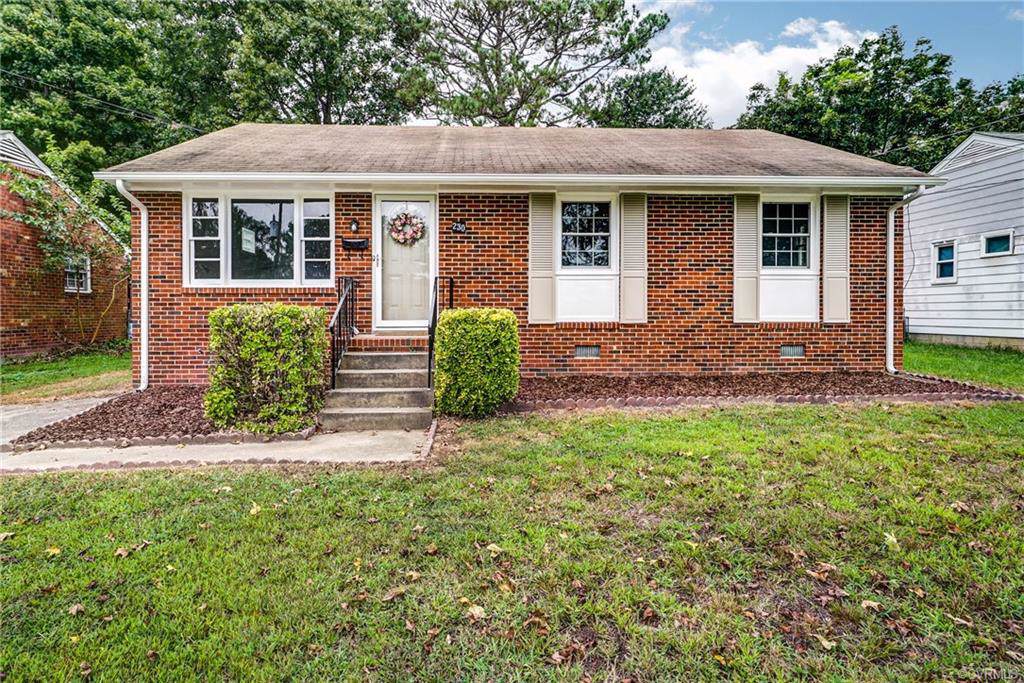 230 Mapleleaf Avenue - Photo 1