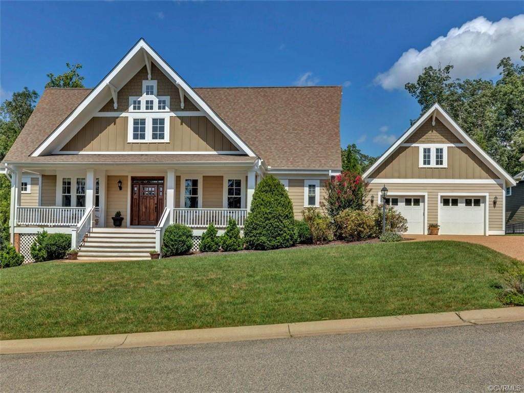 1913 Farnborough Drive - Photo 1