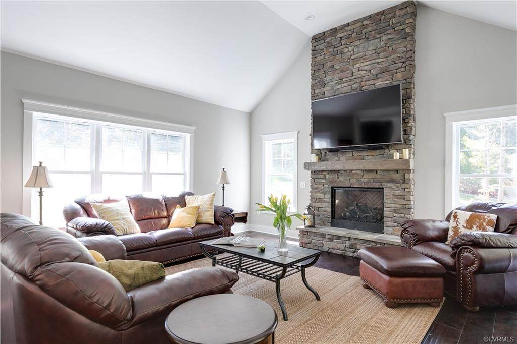 2910 London Park Drive - Photo 1