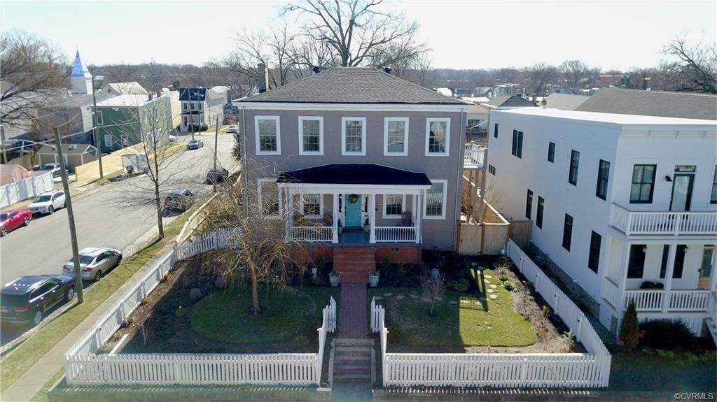 425 32nd Street - Photo 1