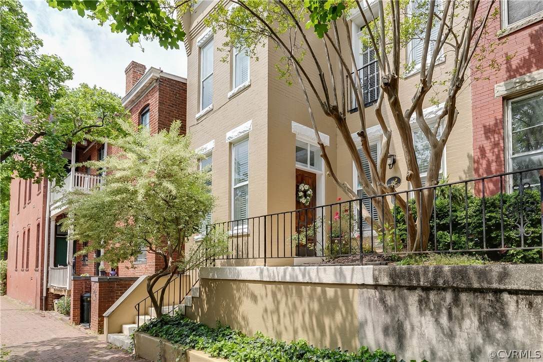 100 Harvie Street - Photo 1
