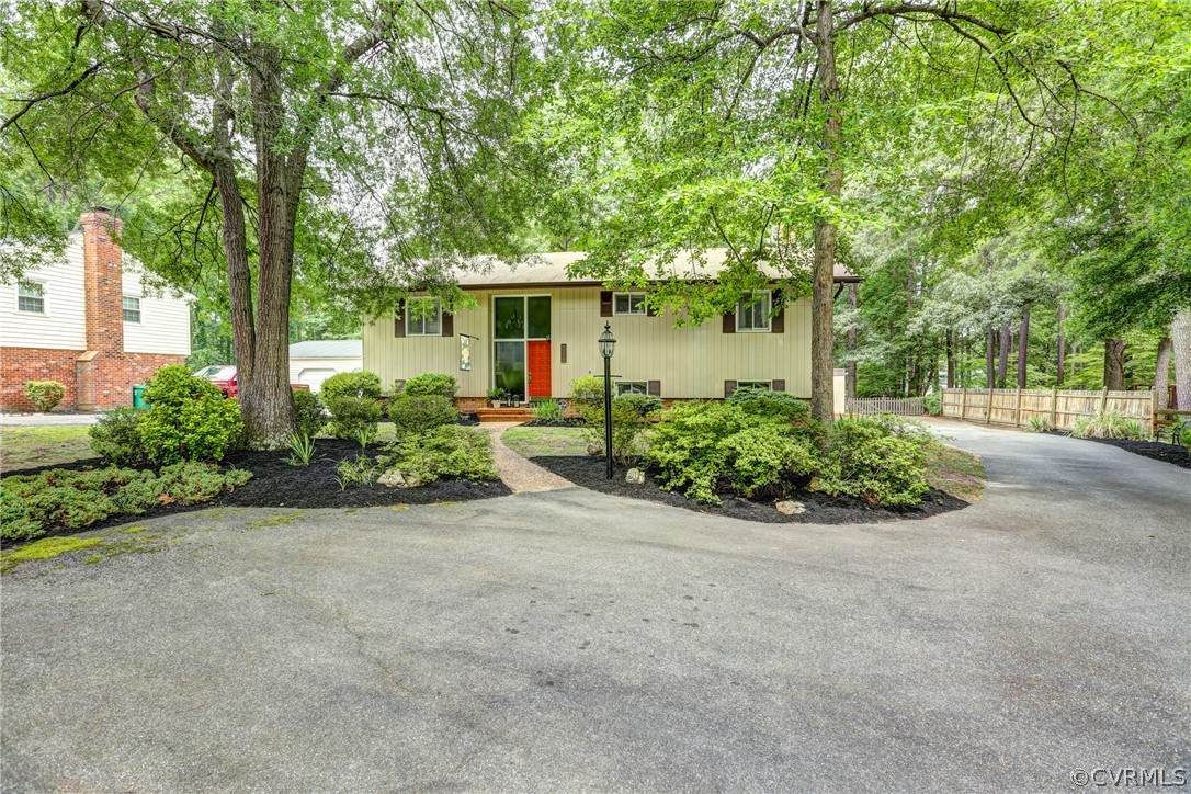 1516 Ednam Forest Drive - Photo 1