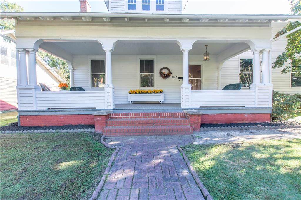 1607 Berkeley Avenue - Photo 1
