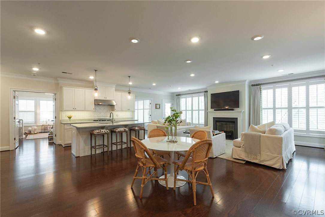 512 Libbie Avenue - Photo 1