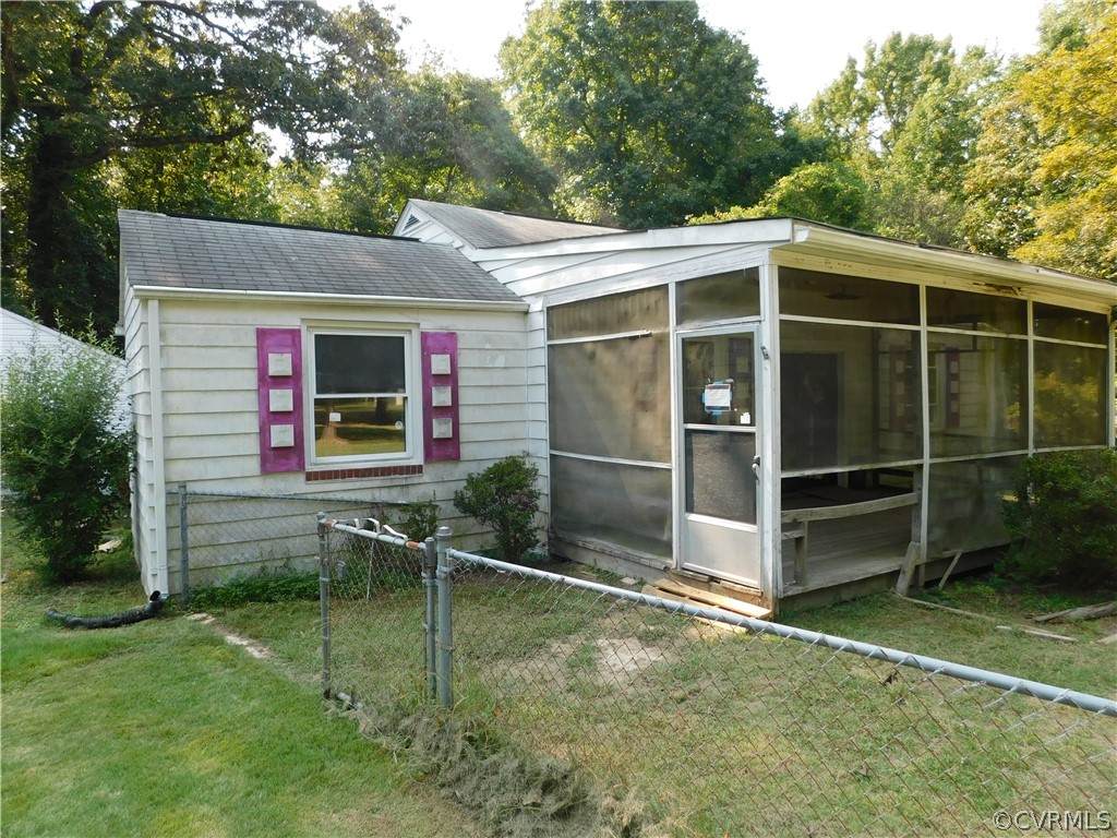 8405 New London Road - Photo 1