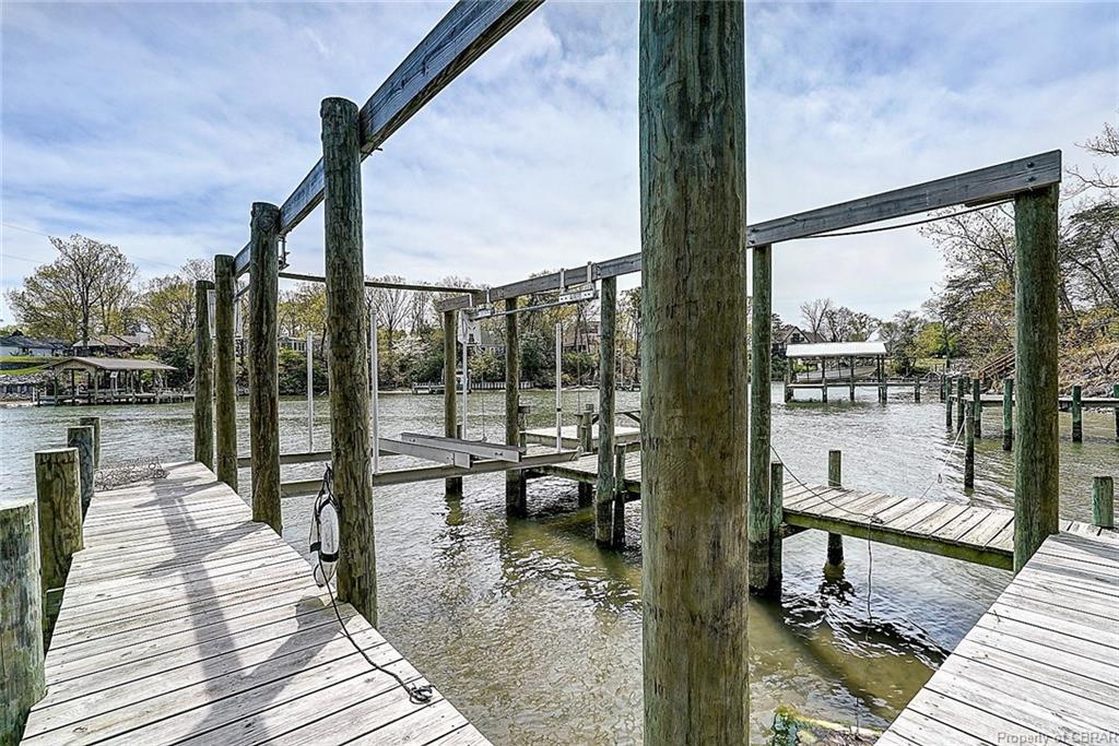 160 Creekshore Drive - Photo 1