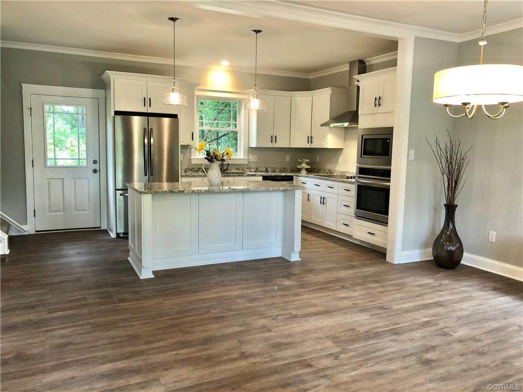 61 Alexandra Circle - Photo 1
