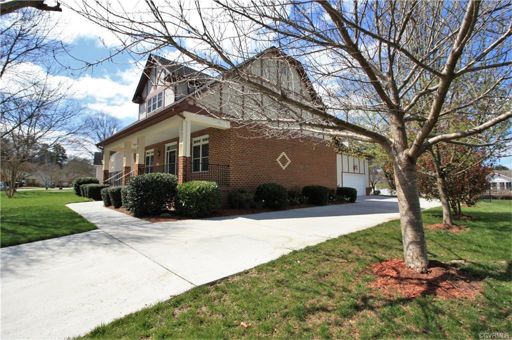 1002 Smithfield Avenue - Photo 1