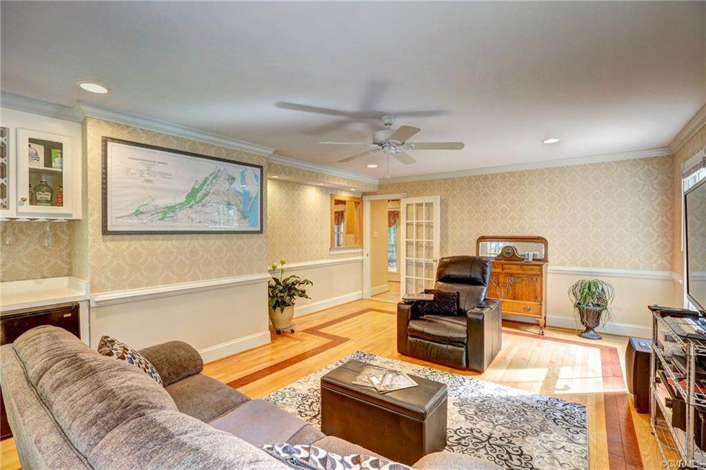 3187 Pineview Drive - Photo 1