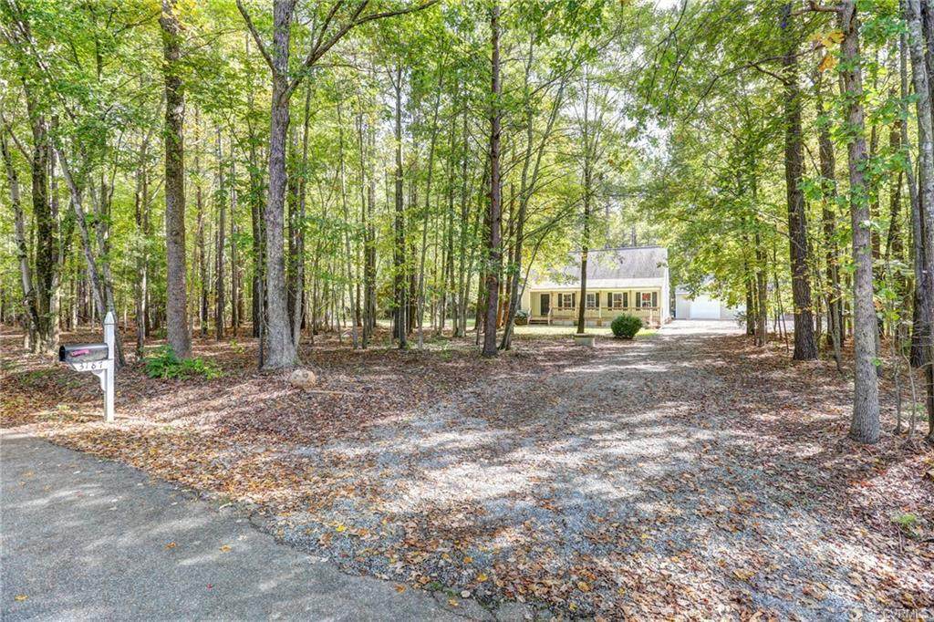 3187 Pineview Drive - Photo 1