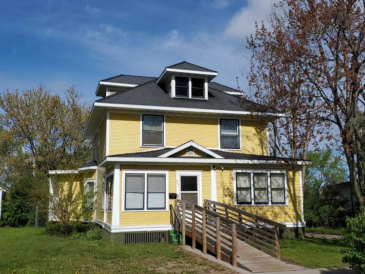 731 8TH STREET NORTH - Photo 1