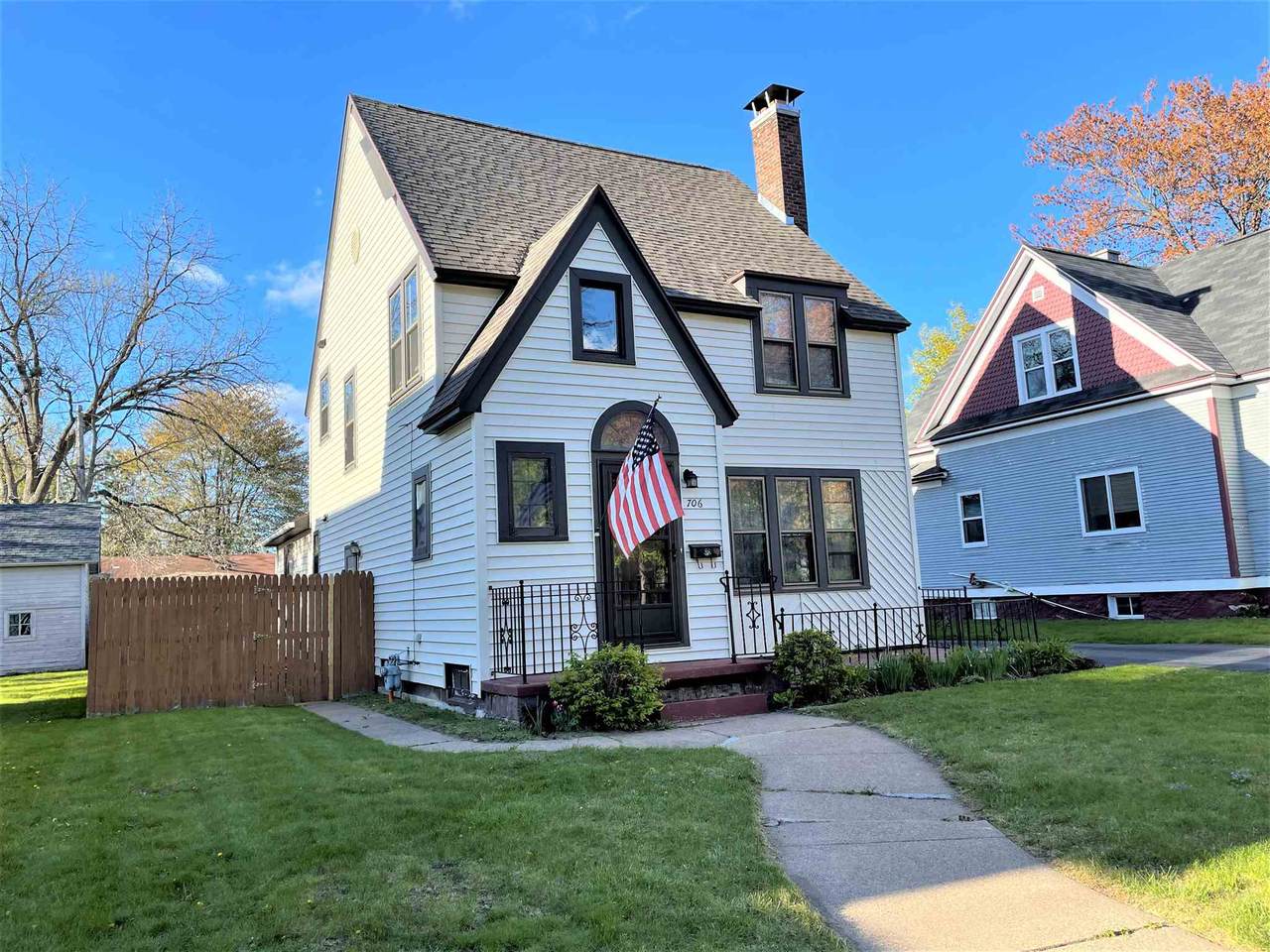 706 Henrietta Street - Photo 1