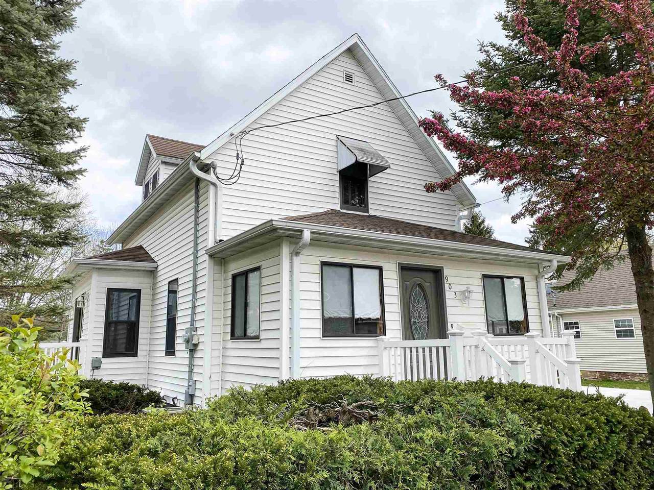 903 Peach Avenue - Photo 1