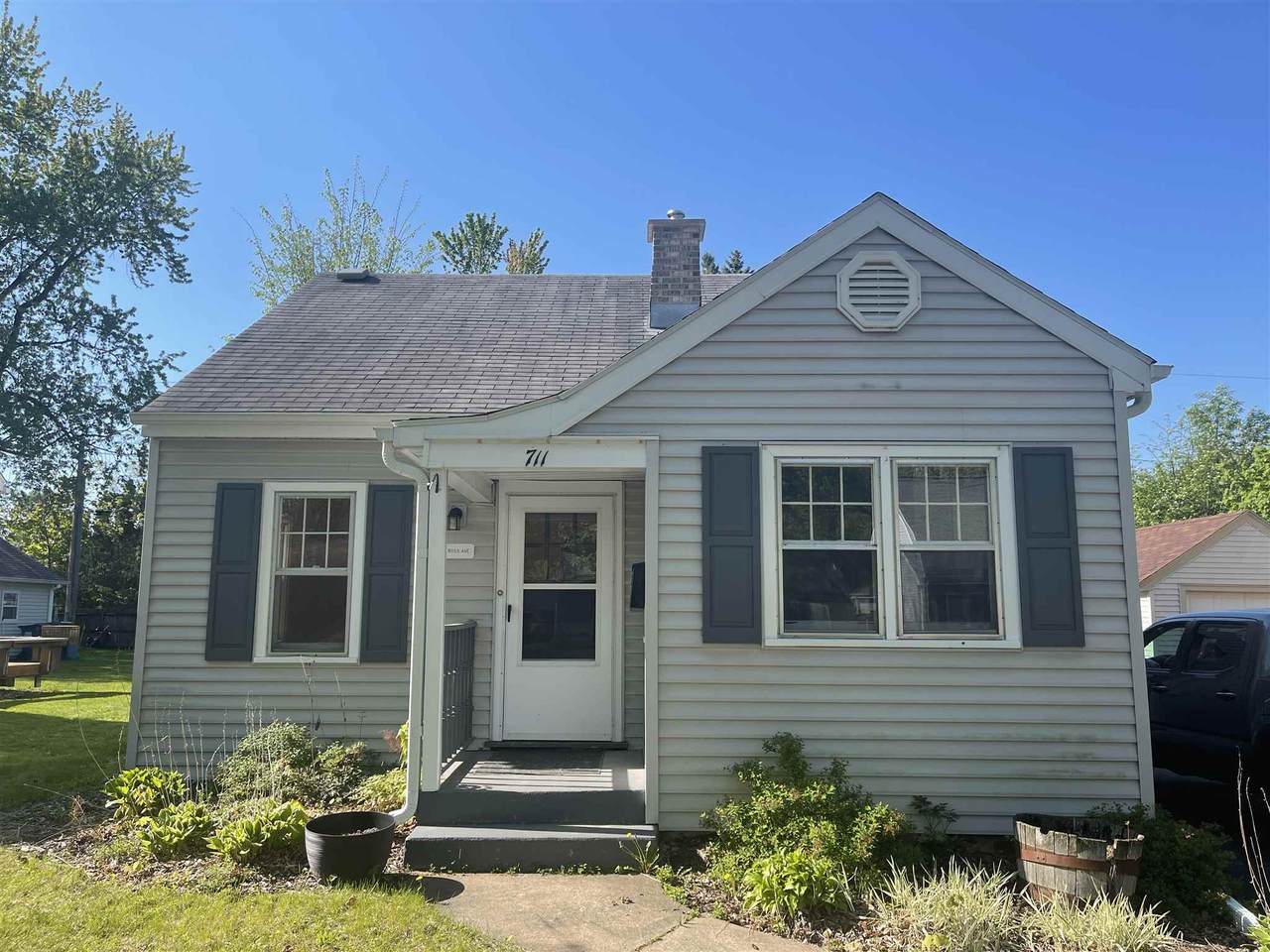 711 Ross Avenue - Photo 1