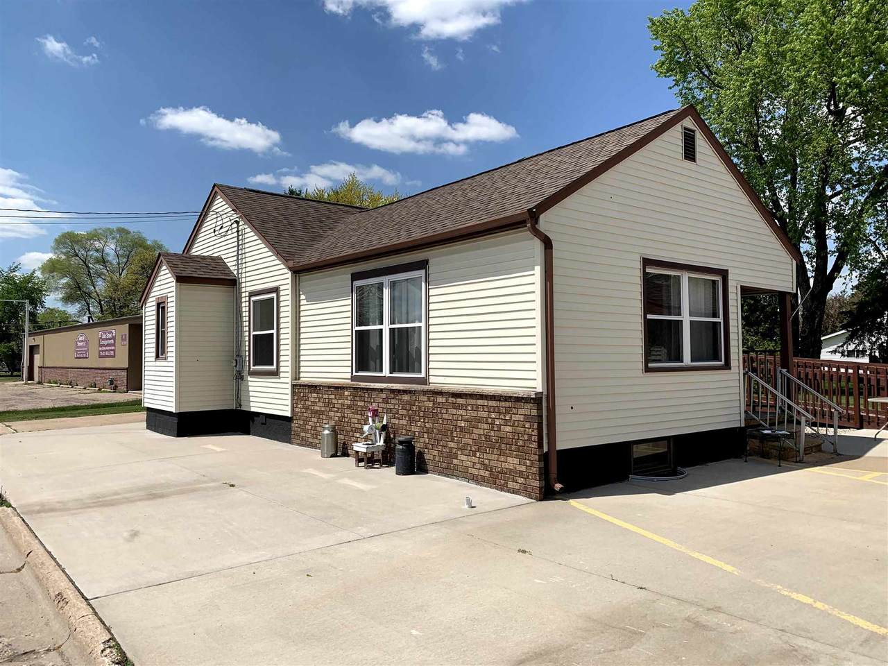 711 Dale Street - Photo 1