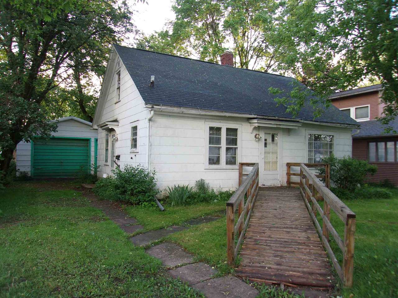 117 West - Photo 1