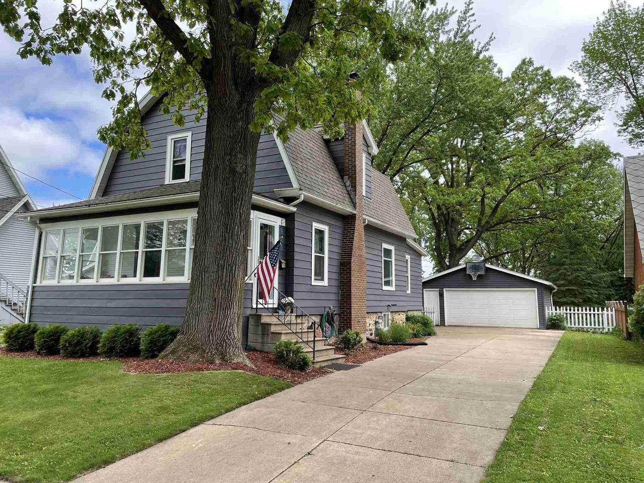 805 Spruce Avenue - Photo 1
