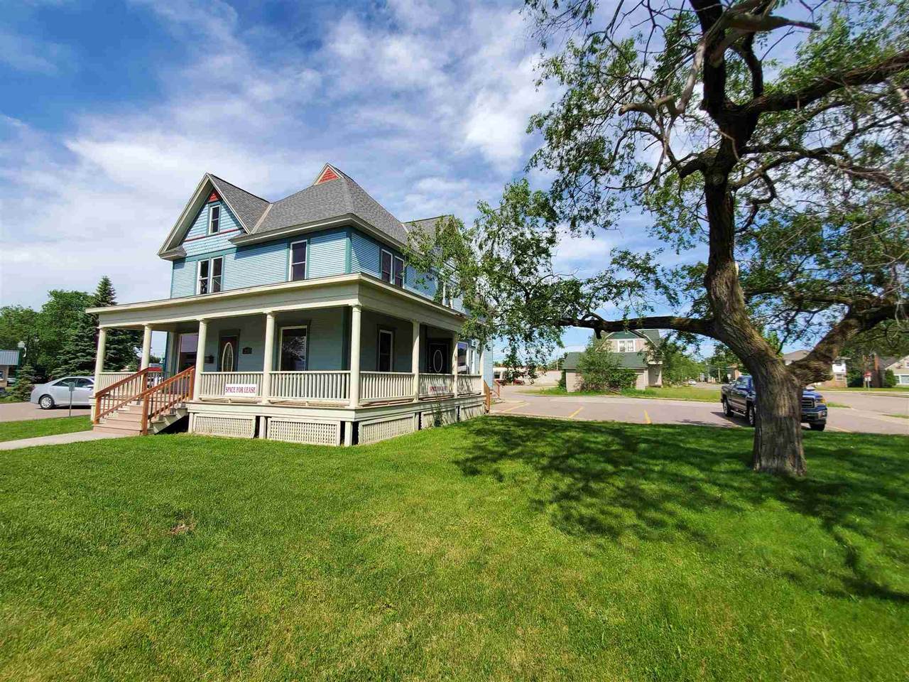231 Lincoln Street - Photo 1