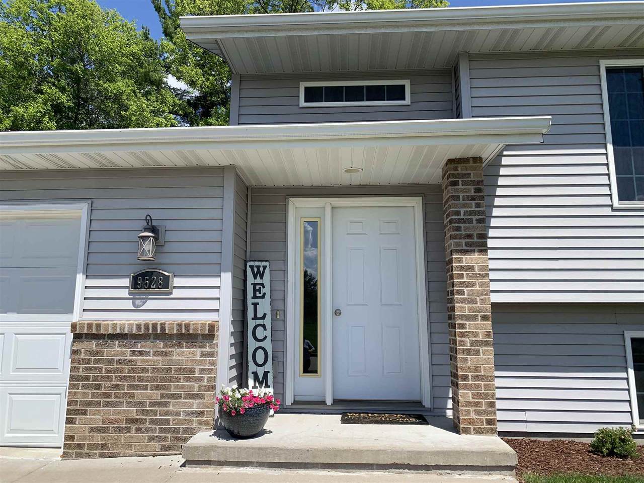 9528 Sandhill Drive - Photo 1