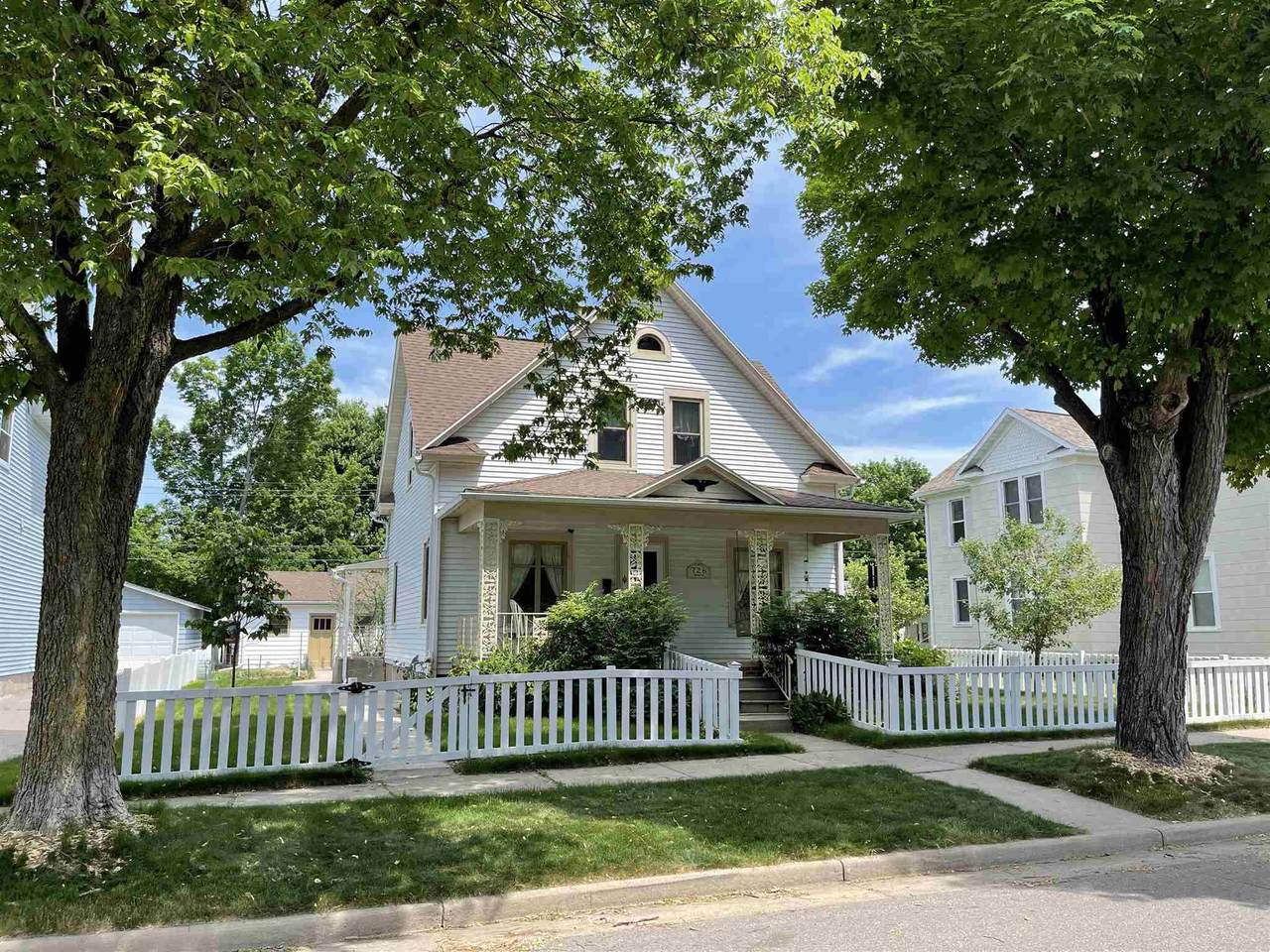 726 Steuben Street - Photo 1