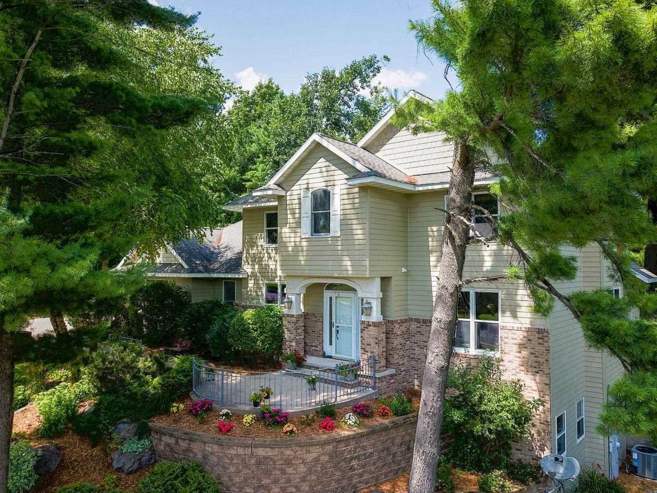 204 Bluestone Drive - Photo 1