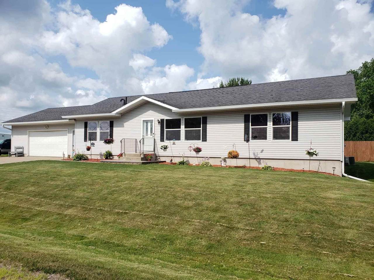 2808 Oak Avenue - Photo 1