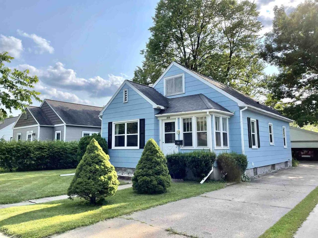 910 5TH AVENUE - Photo 1