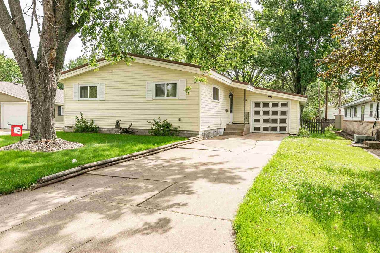 621 20TH AVENUE SOUTH - Photo 1