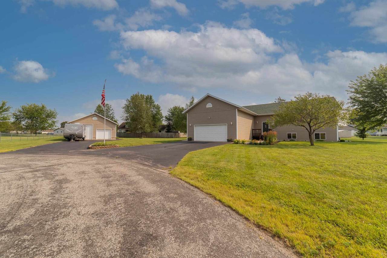 2201 Apple Court - Photo 1
