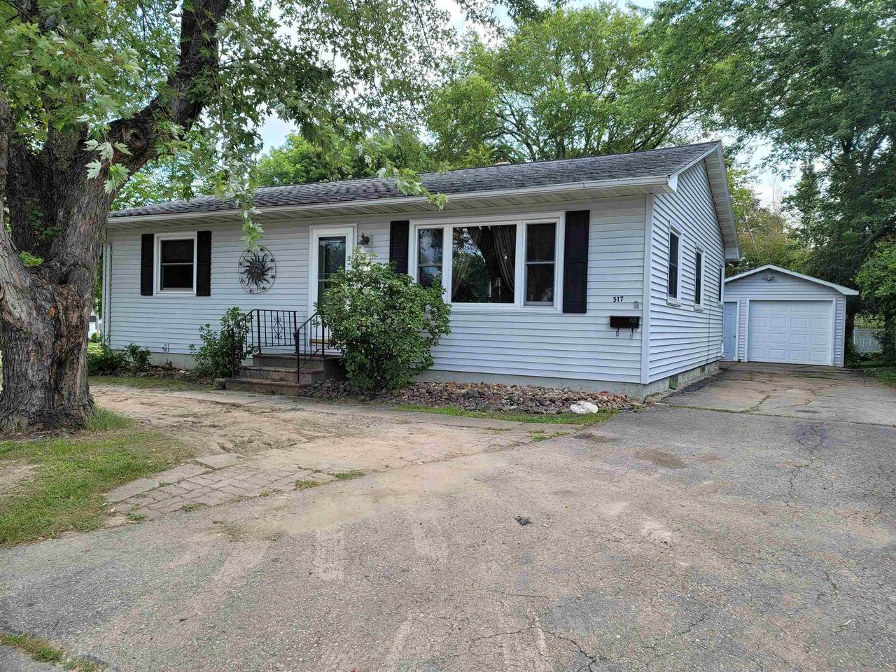 517 Peach Avenue - Photo 1