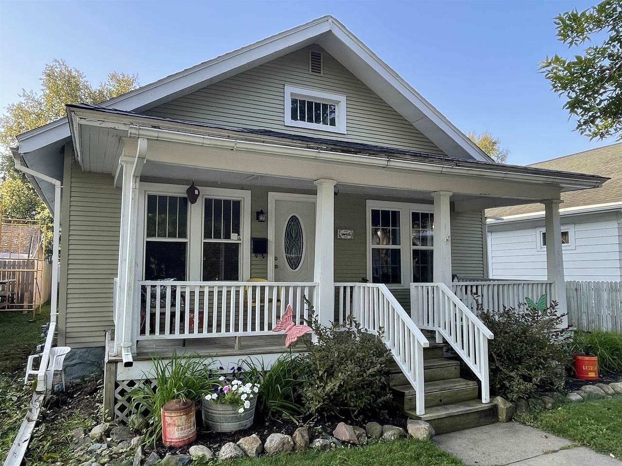 829 Thomas Street - Photo 1