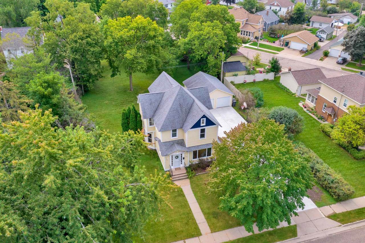 611 4TH STREET SOUTH - Photo 1