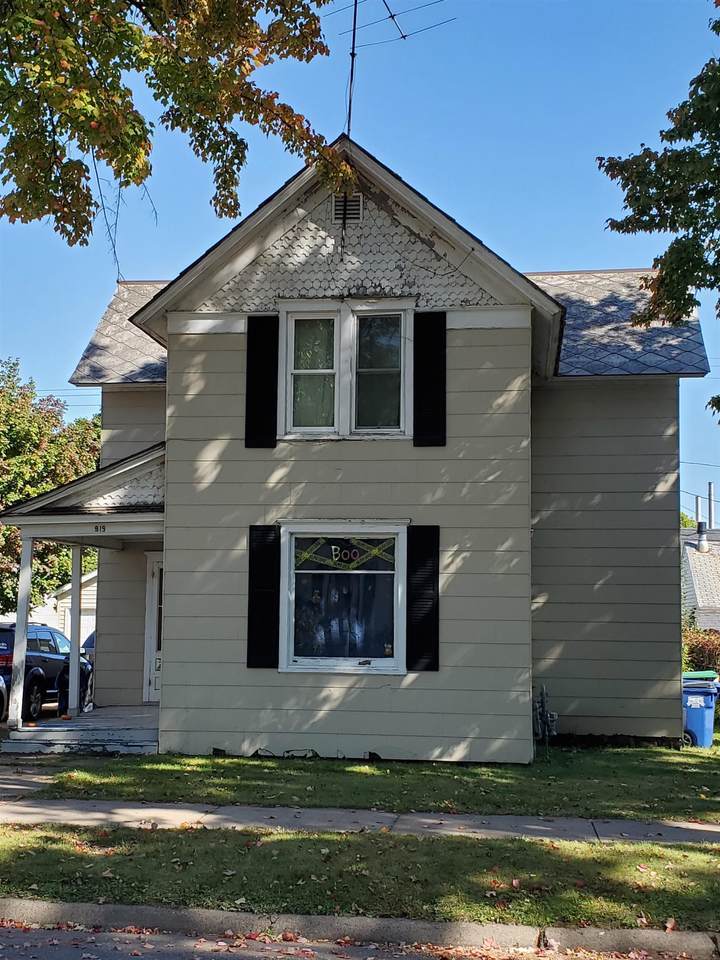 919 4TH AVENUE - Photo 1