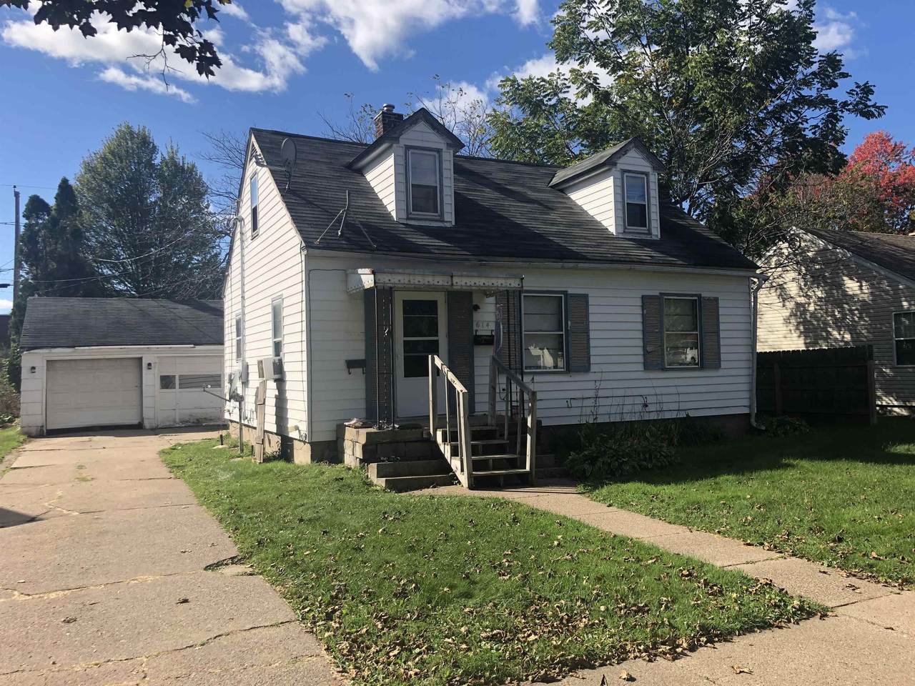 614 10TH AVENUE - Photo 1